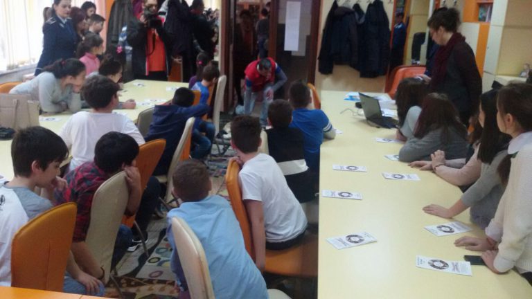Elevii unei Scoli din Dacia Spun Lucruri Trasnite: „Tatal meu m-a pus sa-i Conduc Masina”
