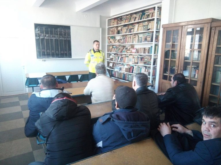 Şoferii de autobuze îi roagă pe ieşenii aflaţi în trafic: „Oferiţi-ne prioritate la ieşirea din staţii şi alveole”
