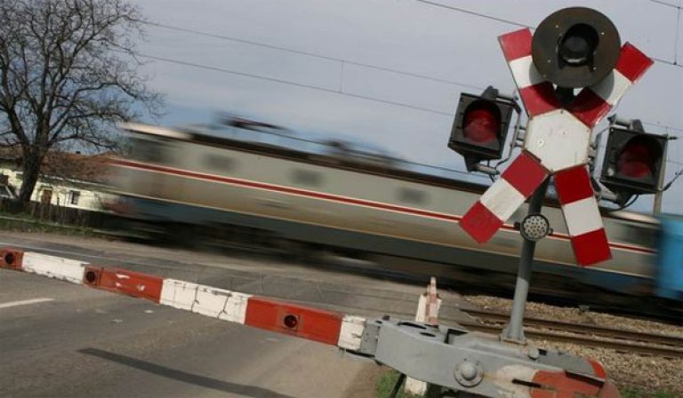 Asociaţia Worldstreet cere autorităţilor montarea unei bariere la trecerea peste calea ferată Cozmeşti