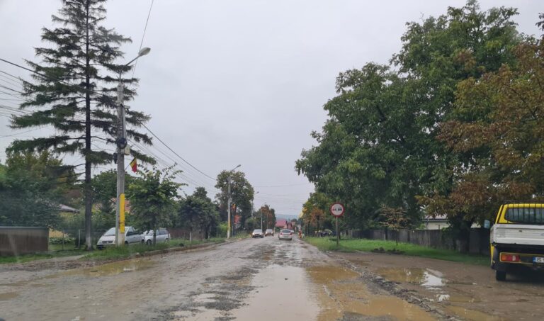 Cum arată drumul Târgu Frumos – Hârlău: o parte modernizat iar intrarea în oraș este distrusă FOTO