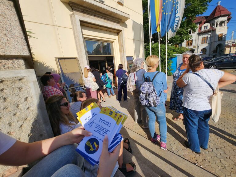 Acțiune de informare a ucrainenilor realizată de către voluntarii WorldStreet la Casa Studenților FOTO