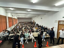 Elevii de la Colegiul Asachi au testat ochelarii care imită alcoolul și drogurile FOTO