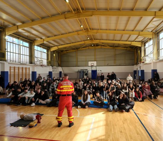 FOTO | Elevii Colegiului Economic „Virgil Madgearu” din Iași, instruiți despre riscurile alcoolului și drogurilor la volan prin proiectul „Safety First” 2025
