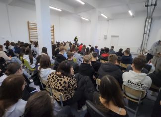 FOTO | Elevii Colegiului Tehnic „Mihail Sturdza” din Iași au participat la lecții despre riscurile alcoolului și drogurilor la volan