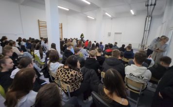 FOTO | Elevii Colegiului Tehnic „Mihail Sturdza” din Iași au participat la lecții despre riscurile alcoolului și drogurilor la volan